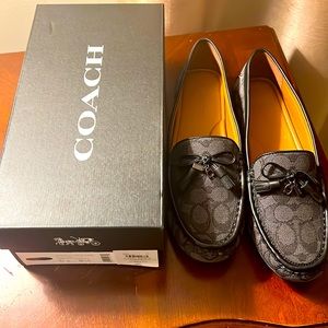 **NEVER WORN** COACH signature flats